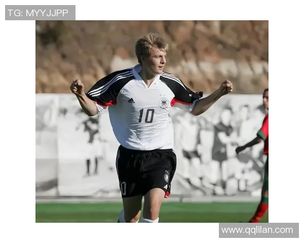 足球明星克罗斯的纹身故事与背后的意义解析