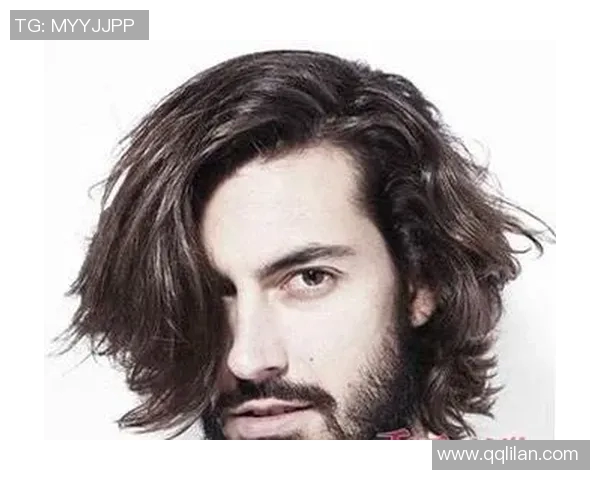 长发男头像足球明星的魅力与风采解析，探索他们的独特个性与球场表现